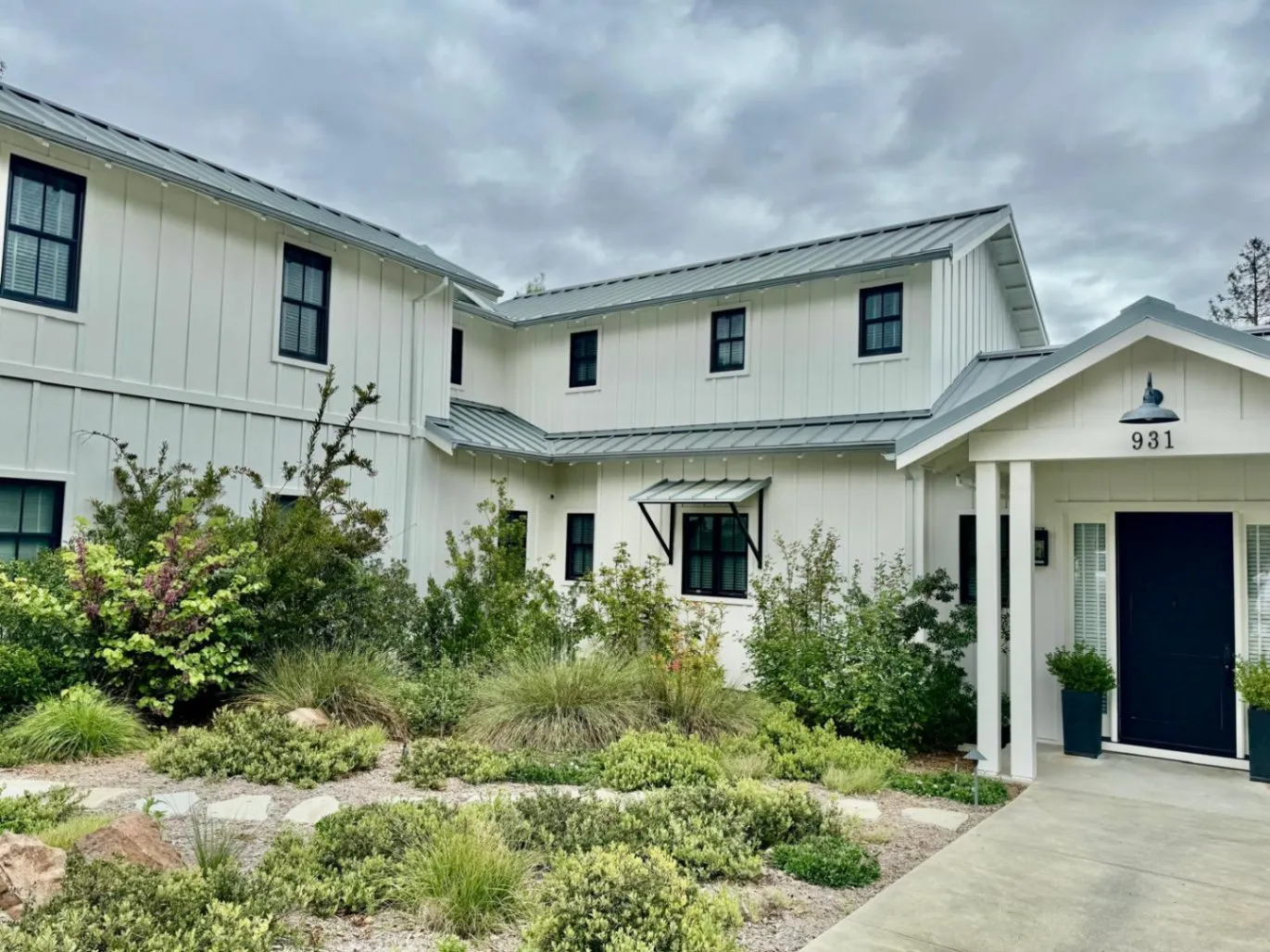 Farmhouse exterior, Peninsula